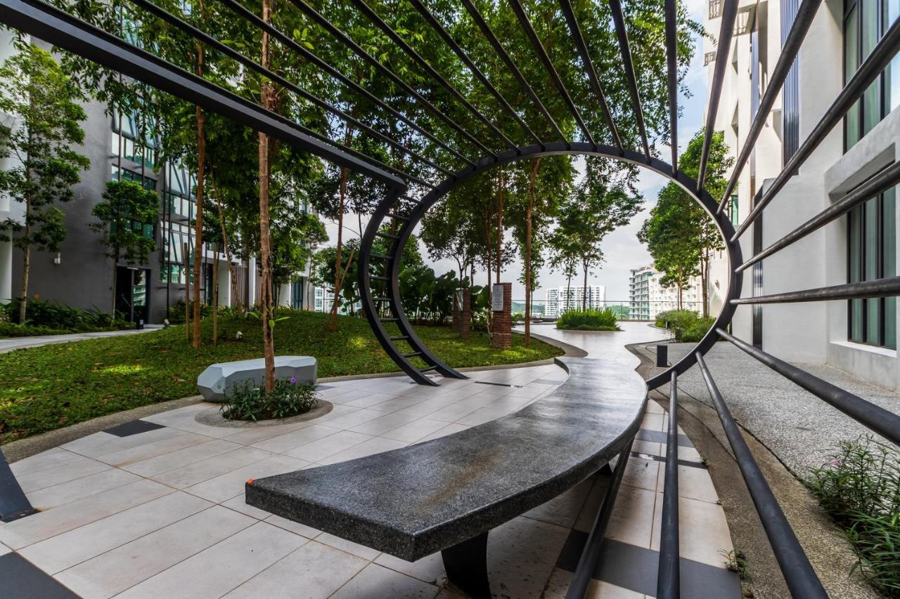 H20 Residence Ara Damansara By Airhost Petaling Jaya Exterior photo